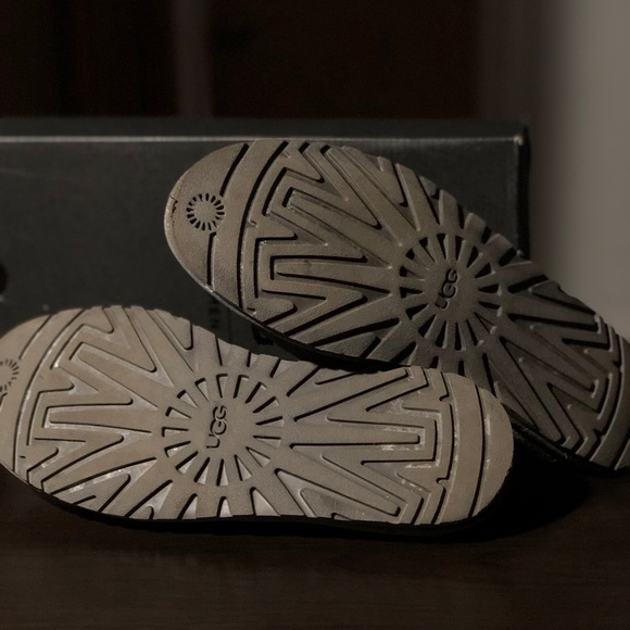 Men’s Grey UGG slippers - Picture 5 of 6